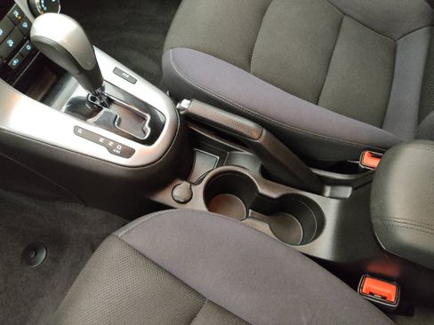 Used 2015 Chevrolet Cruze LT w/ Technology Package FWD image 26