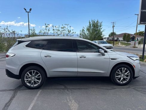 Used 2022 Buick Enclave Premium w/ Surround and Sites Package AWD/4WD image 4