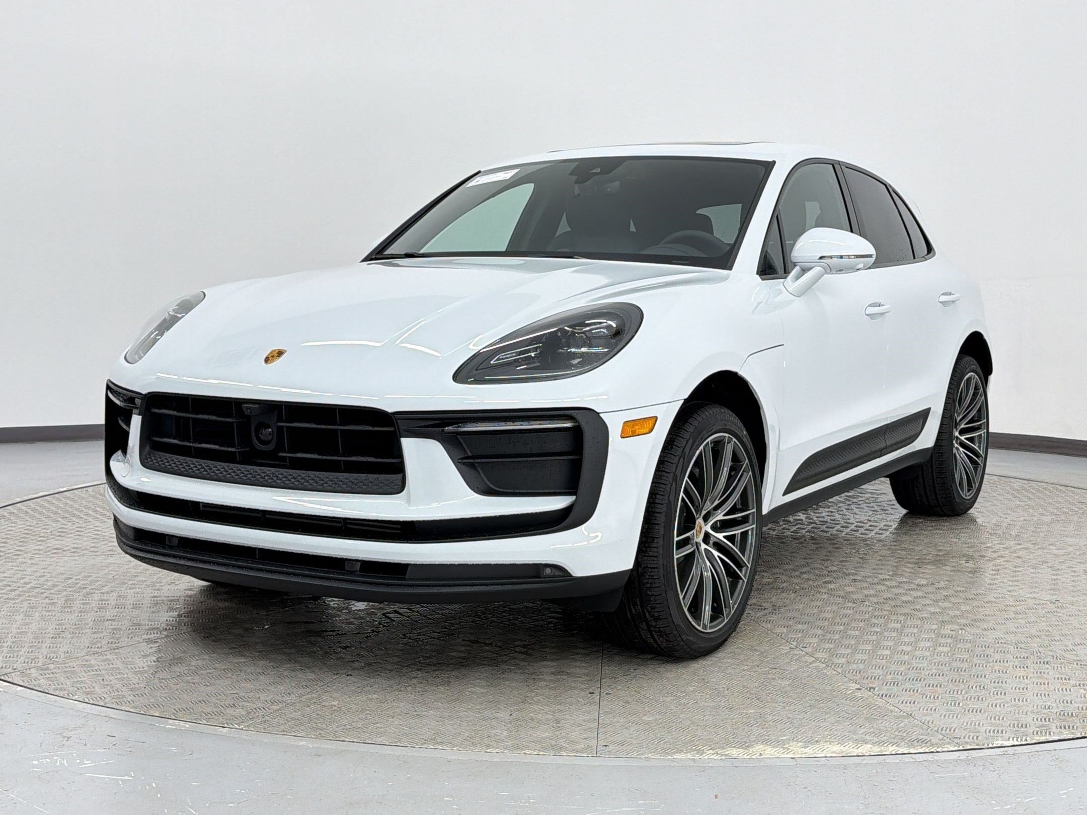 Used 2026 Porsche Macan AWD/4WD image 1