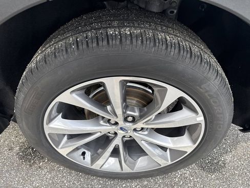 Used 2025 Ford Explorer Platinum w/ Ultimate Package image 17