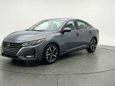 Used 2025 Nissan Sentra SV image 3