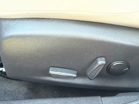 Used 2018 Ford Focus Titanium FWD image 40