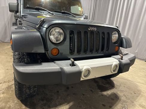 Used 2008 Jeep Wrangler Unlimited Sahara AWD/4WD image 3