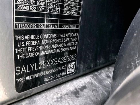 Used 2025 Land Rover Range Rover Velar Dynamic SE image 11