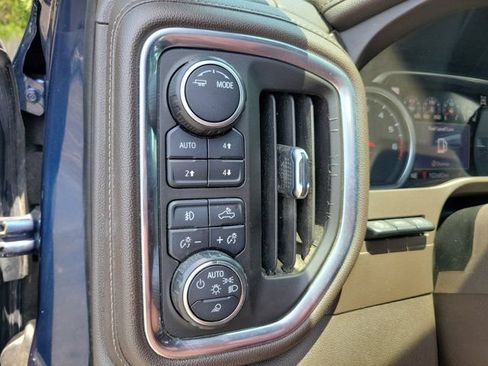 Used 2020 Chevrolet Silverado 1500 LTZ w/ LTZ Premium Package AWD/4WD image 17