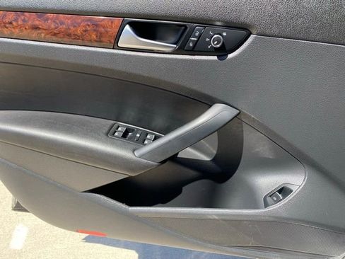 Used 2013 Volkswagen Passat 2.5 SEL FWD image 13