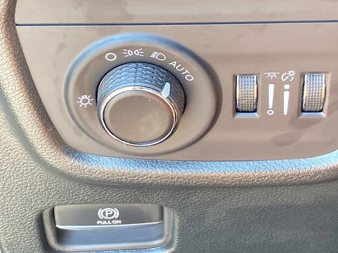 Certified 2025 Jeep Grand Cherokee Altitude AWD/4WD image 24
