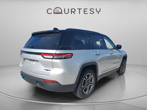 Used 2022 Jeep Grand Cherokee Trailhawk image 3