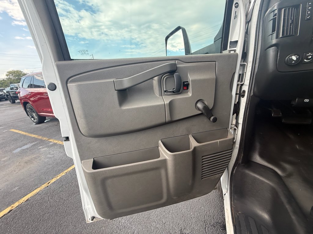 Used 2020 GMC Savana 3500 Extended w/ Driver Convenience Package RWD image 10