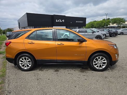 Used 2018 Chevrolet Equinox LS AWD/4WD image 2