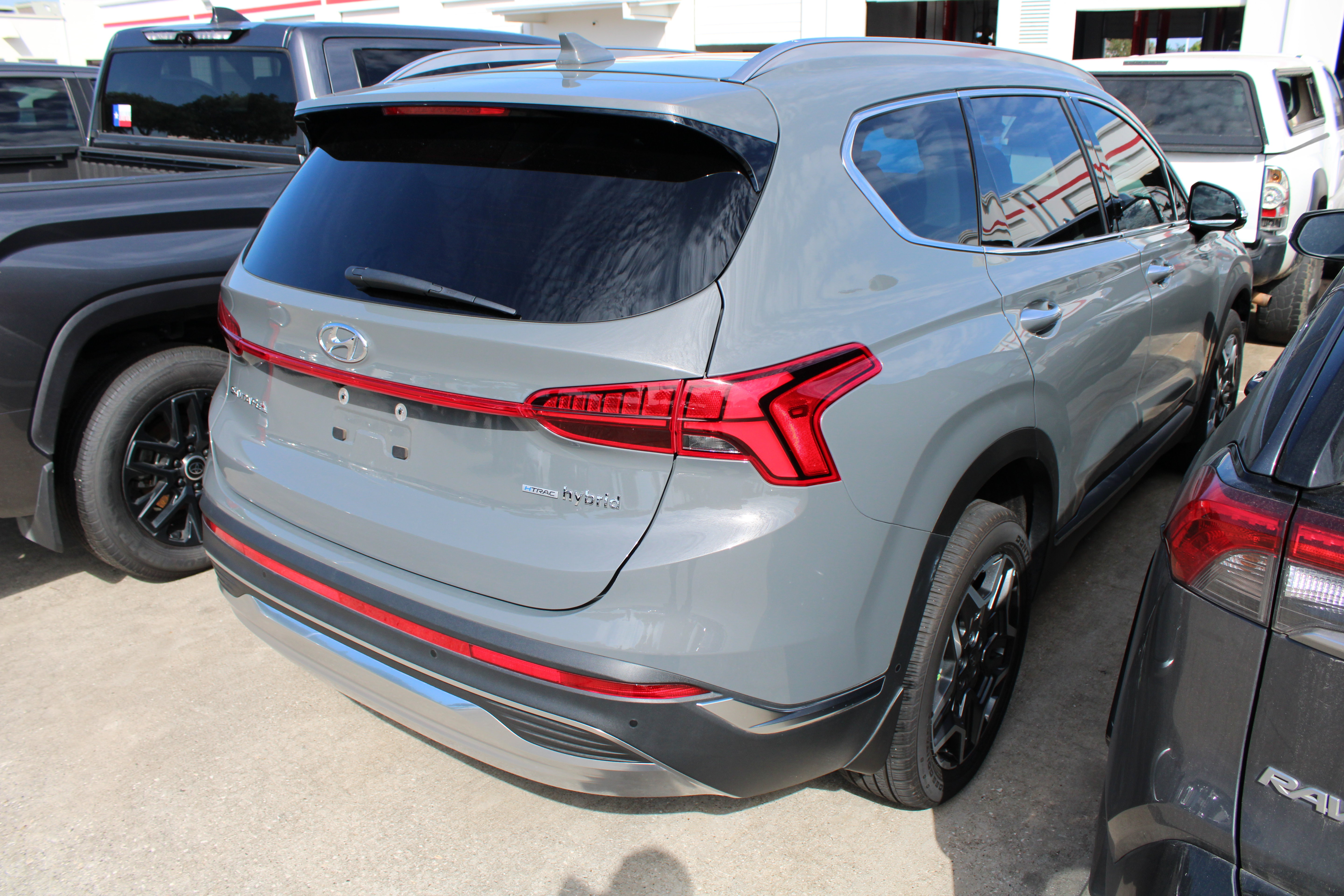 Used 2023 Hyundai Santa Fe Limited AWD/4WD image 9