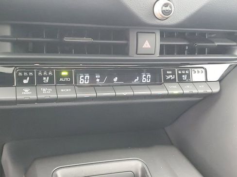 Used 2023 Toyota Crown Limited image 29