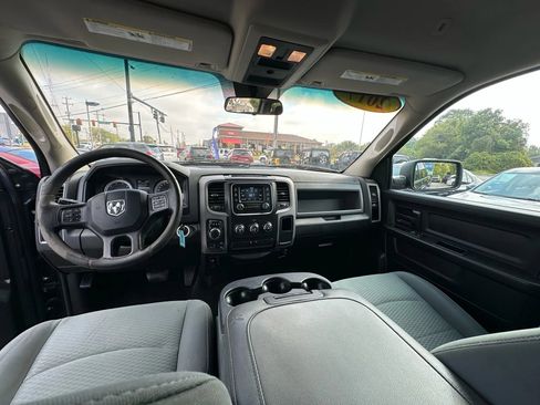 Used 2017 RAM 1500 Express image 19