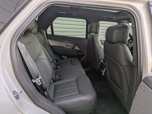 Used 2025 Land Rover Range Rover Sport SE image 33