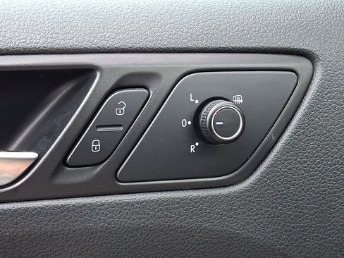 Used 2016 Volkswagen Jetta SE FWD image 24