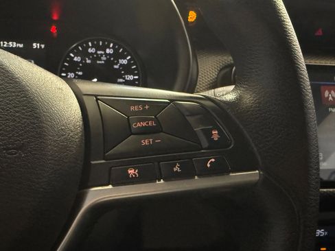 Used 2021 Nissan Kicks SV image 21