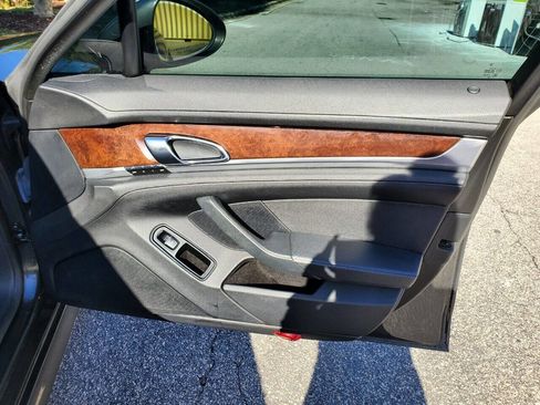 Used 2011 Porsche Panamera 4 image 28