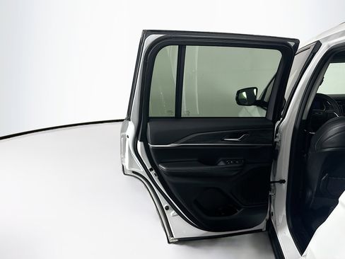 Used 2023 Jeep Grand Cherokee Limited w/ Black Appearance Package image 26