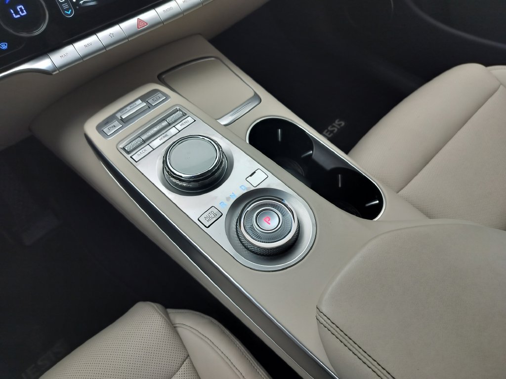 Used 2023 Genesis GV70 2.5T w/ Select Package AWD/4WD image 17