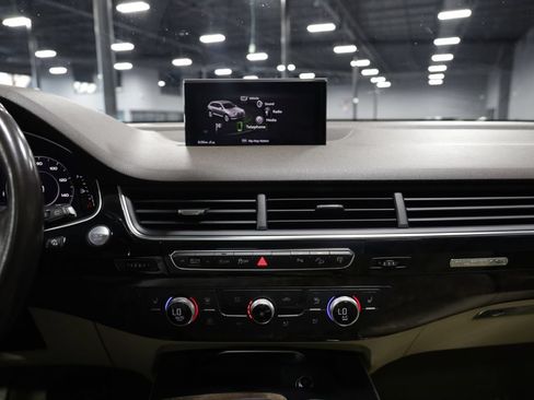 Used 2017 Audi Q7 3.0T Premium Plus AWD/4WD image 32