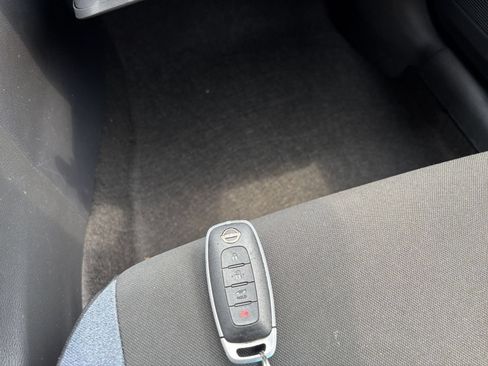 Used 2025 Nissan Versa SV FWD image 21