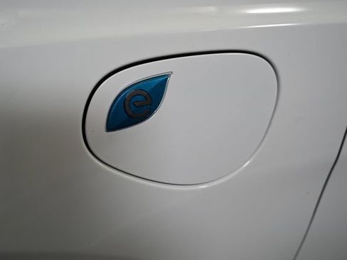 Used 2023 Chrysler Pacifica Limited FWD image 12