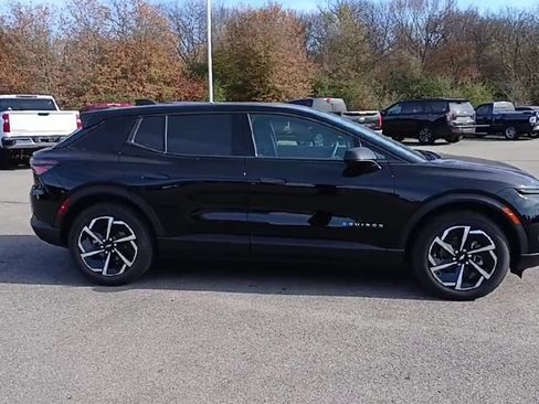 New 2026 Chevrolet Equinox EV LT w/ Comfort Package FWD image 9