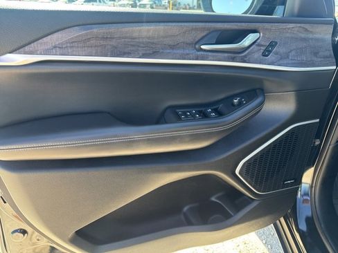 Used 2024 Jeep Grand Cherokee Limited 4xe image 23