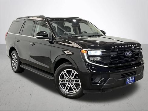 Used 2025 Ford Expedition Active AWD/4WD image 7
