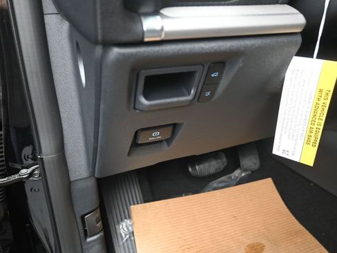 New 2025 Ford Expedition Active image 13