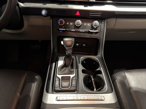 Used 2023 Kia Carnival LX image 19