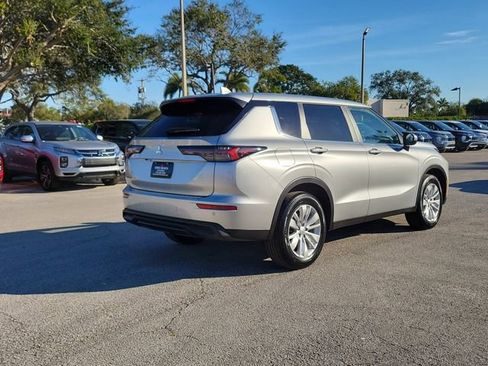 New 2026 Mitsubishi Outlander ES image 5