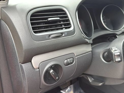 Used 2013 Volkswagen Golf 4-Door FWD image 30