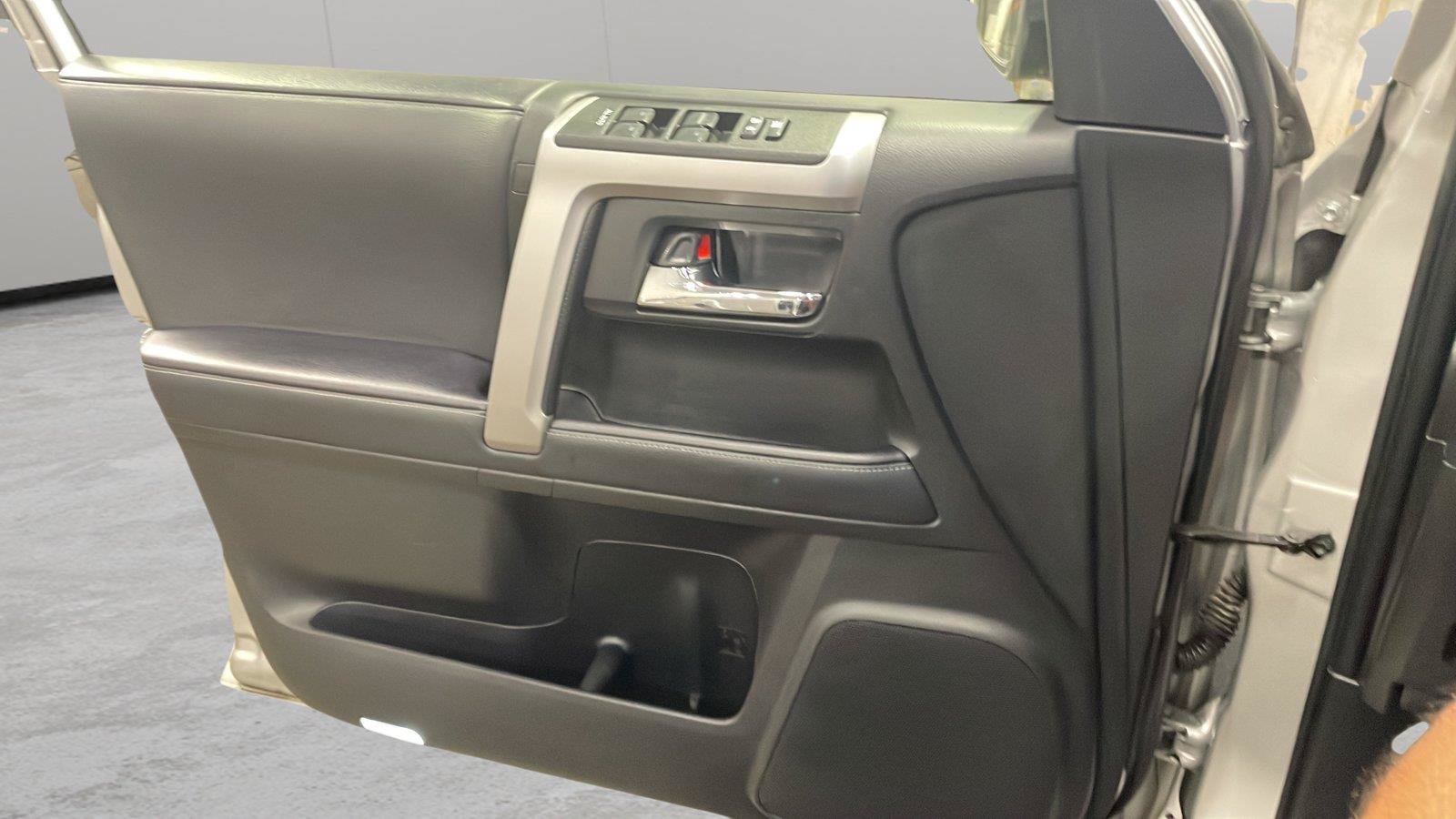 Used 2022 Toyota 4Runner SR5 AWD/4WD image 23