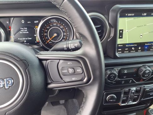 Used 2022 Jeep Gladiator Mojave AWD/4WD image 29