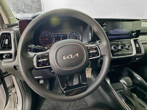 Used 2023 Kia Sorento LX FWD image 11