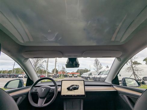 Used 2025 Tesla Model Y Long Range image 20