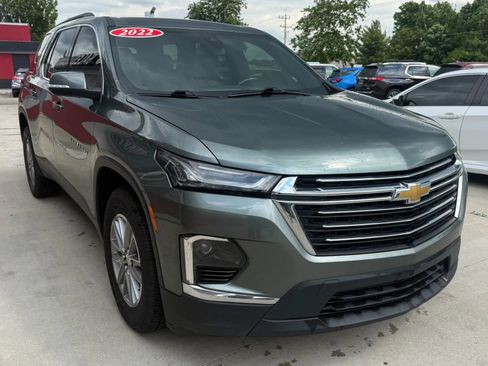 Used 2022 Chevrolet Traverse LT FWD image 2