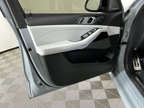 Used 2023 BMW X7 xDrive40i w/ M Sport Package image 18