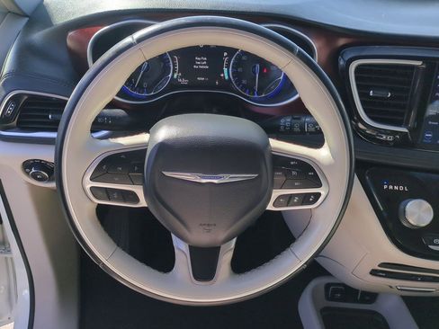 Used 2020 Chrysler Pacifica Limited w/ Tire & Wheel Group image 11