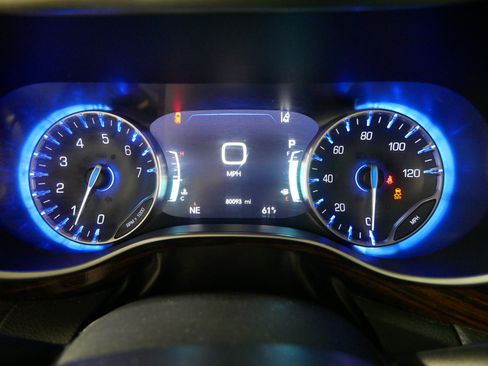 Used 2021 Chrysler Pacifica Limited AWD/4WD image 21