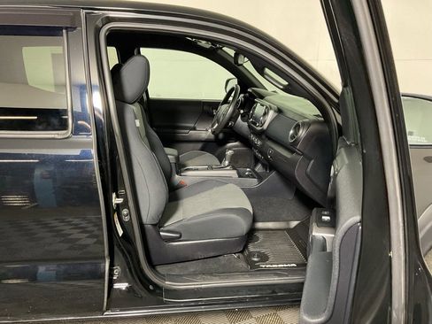 Used 2020 Toyota Tacoma TRD Off-Road image 31