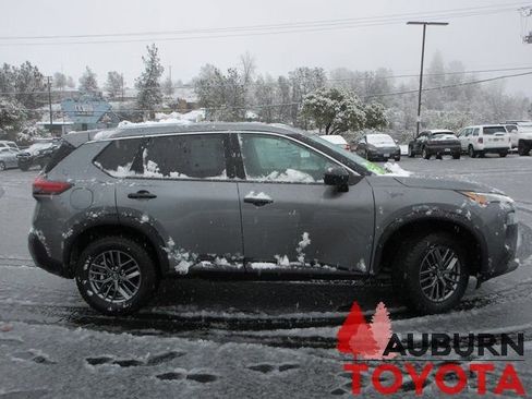 Used 2023 Nissan Rogue S image 3