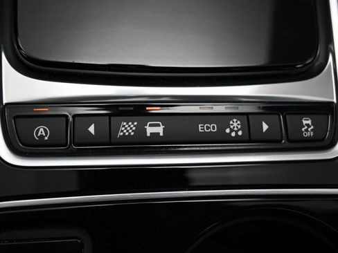 Used 2017 Jaguar XE Premium image 31