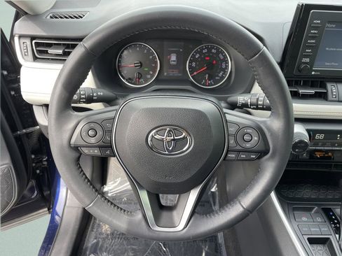 Used 2020 Toyota RAV4 XLE Premium image 36