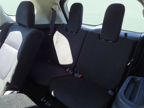 Used 2016 Mitsubishi Outlander ES image 25