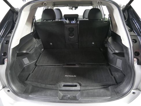 Used 2019 Nissan Rogue SV image 18