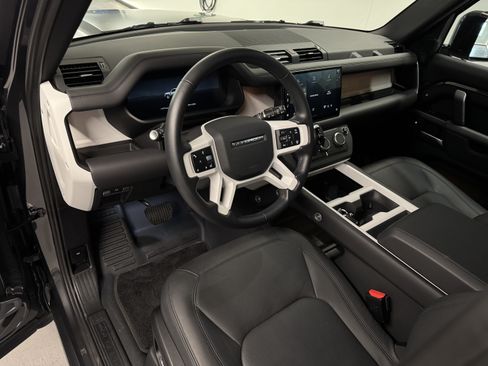 Used 2025 Land Rover Defender 130 X-Dynamic SE AWD/4WD image 12