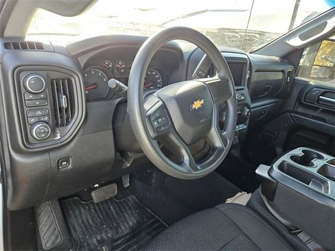 Used 2022 Chevrolet Silverado 2500 Custom w/ Custom Value Package image 5