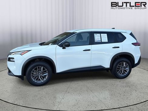 Used 2022 Nissan Rogue S AWD/4WD image 3